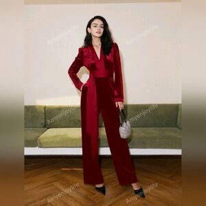 BRAND NEW/NEVER WORN Deep V Neck Tie Front Velvet Jumpsuit w/pockets Sz 8/10 (L)